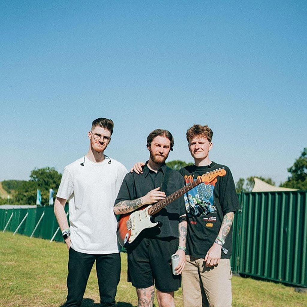 Superlove Shared New Single “BARFIGHT!”