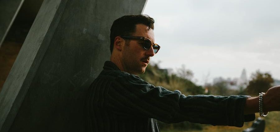 Nick Waterhouse Drop Visualizer For “(No) Commitment”