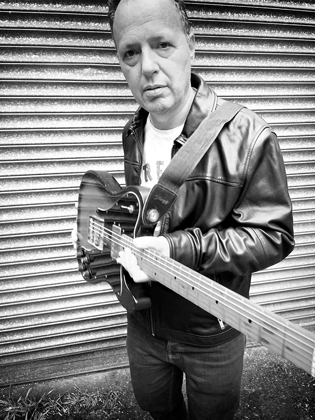 Mike Vennis & Different Place