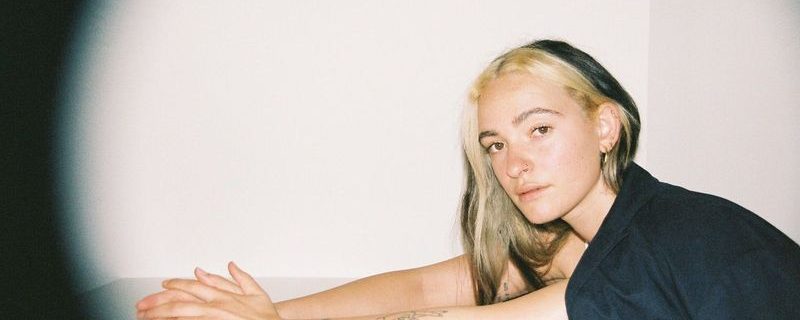 néomí Shares New Single “somebody’s daughter”