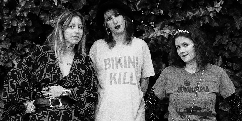French Grunge Trio Pythies Unleashes Riot Grrrl Energy, Witchcraft & Astrology On A New Grunge&nbsp;Track