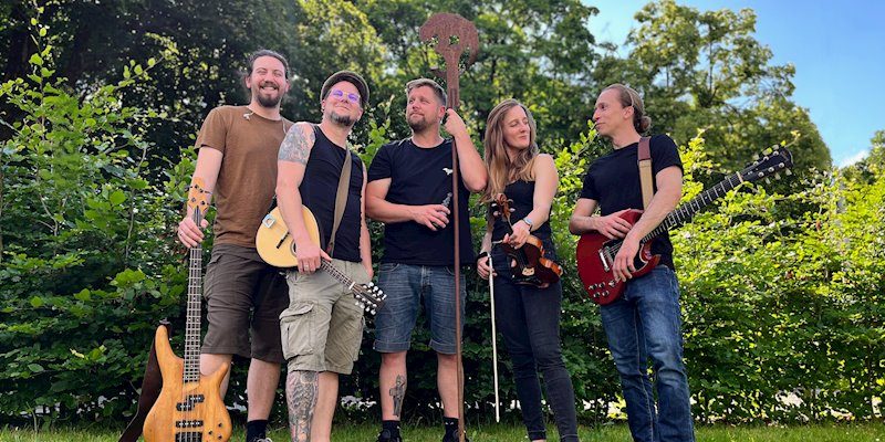 The Toshers Released Debut Album “Kissing The&nbsp;Bottle”