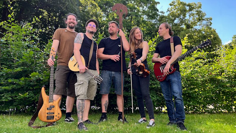 The Toshers - Kissing The Bottle