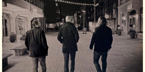 Cold Shoulders - The Sun Goes Down Alone