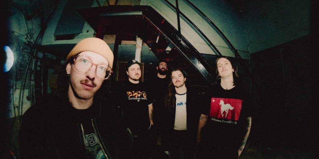 Oversize Share Video For New Track “Vacant’