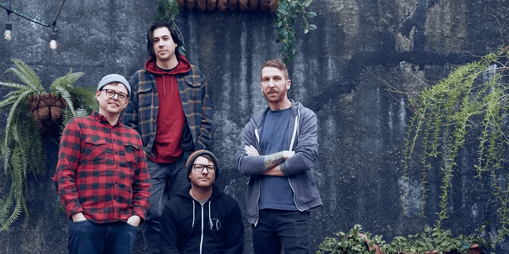 Indie Punk Vets Signals Midwest Share Career-Spanning Compilation “Layovers”