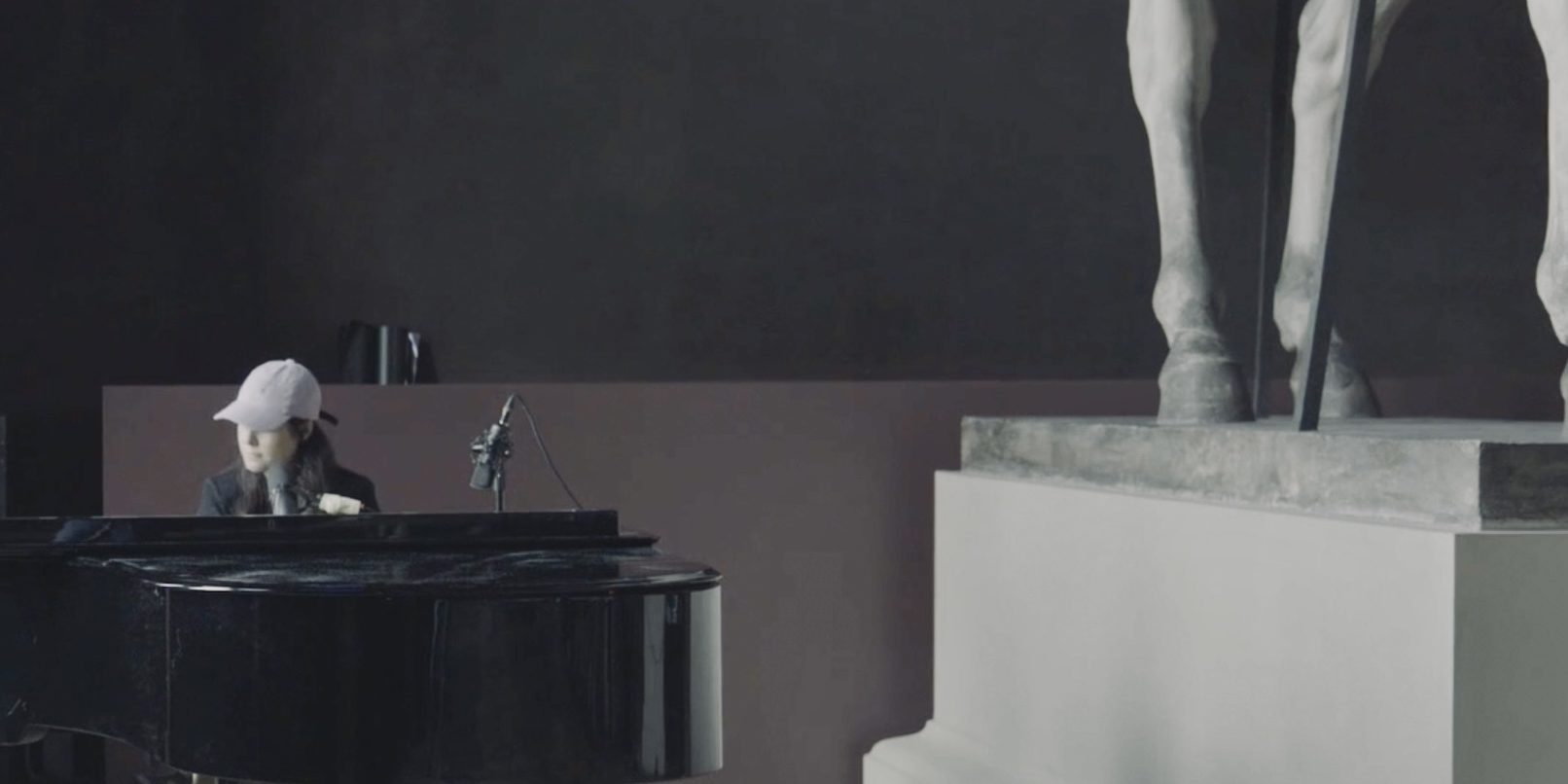 Hannah Schneider - In This Room