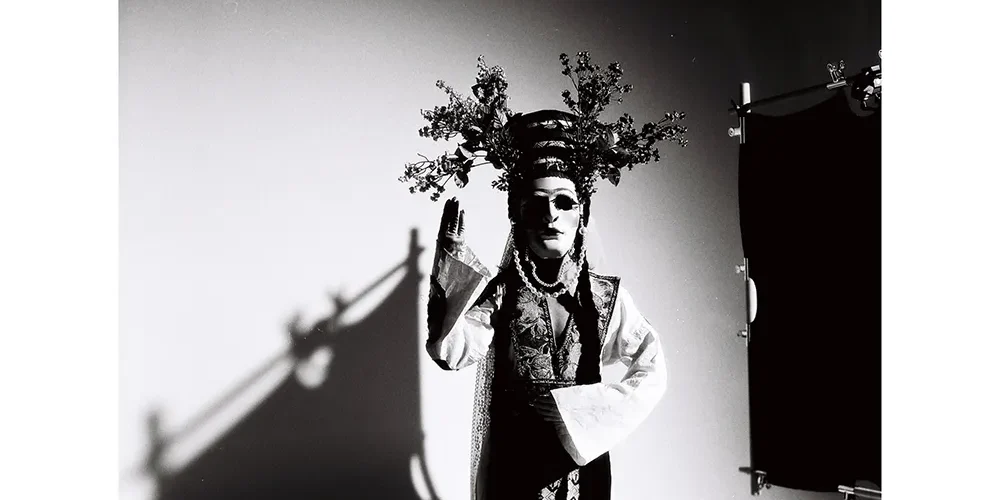 Anana Kaye - There Is A War