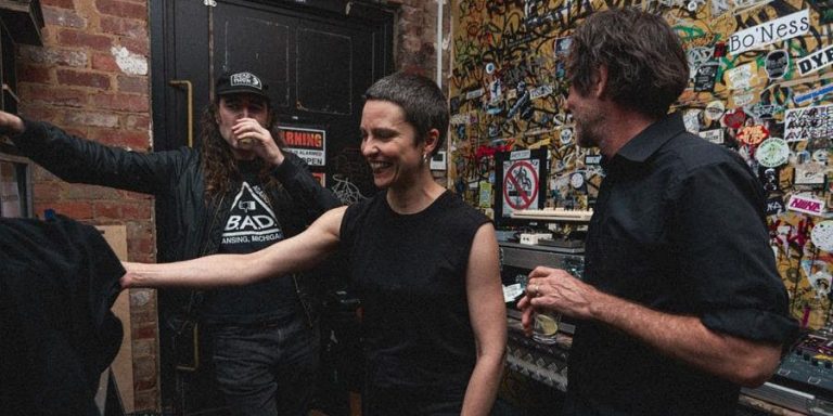 A Place To Bury Strangers - Post-Punk